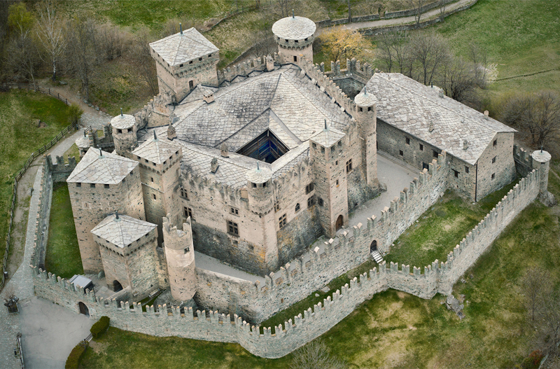 Il Castello di Fénis, gioiello medioevale della Valle d'Aosta