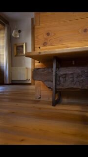 𝐋𝐨 𝐬𝐩𝐚𝐳𝐢𝐨 𝐯𝐮𝐨𝐭𝐨, 𝐪𝐮𝐢, 𝐧𝐨𝐧 𝐞̀ 𝐦𝐚𝐧𝐜𝐚𝐧𝐳𝐚.&Egrave; respiro.&Egrave; possibilit&agrave;.&Egrave; un invito silenzioso.Non serve riempire ogni angolo,orchestrare ogni momento,programmare ogni ora.Gli incontri pi&ugrave; veri che accadono quinascono proprio nello spazio lasciato libero.Non perch&eacute; sia stato organizzato qualcosa.Ma perch&eacute; &egrave; stato lasciato spazioperch&eacute; potesse accadere.La cura vera &egrave; anche questo:lasciare che lo spazio faccia la sua parte.Permettere alle persone di ritrovarsisenza forzature.Questo &egrave; il lusso che qui viene custodito:non il pieno,ma il vuoto fertile.Quello spazio dove qualcosa pu&ograve; accadereoppure no.E va bene cos&igrave;.💬 𝑷𝒓𝒆𝒇𝒆𝒓𝒊𝒔𝒄𝒊 𝒈𝒍𝒊 𝒔𝒑𝒂𝒛𝒊 𝒑𝒊𝒆𝒏𝒊𝒐 𝒒𝒖𝒆𝒍𝒍𝒊 𝒄𝒉𝒆 𝒍𝒂𝒔𝒄𝒊𝒂𝒏𝒐 𝒓𝒆𝒔𝒑𝒊𝒓𝒂𝒓𝒆?#MaisonDuTat&agrave; #LussoDiscreto #AccoglienzaAutentica #SpaziCheAccolgono #TempoLento SilenzioCheCura Vicinanza RelazioniAutentiche CasaCheAccoglie InterniVissuti ValleDAosta