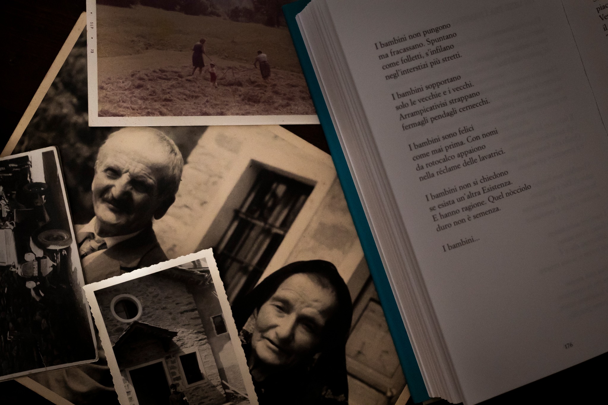 𝐇𝐨 𝐮𝐧 𝐫𝐢𝐜𝐨𝐫𝐝𝐨 𝐝𝐢 𝐝𝐮𝐞 𝐚𝐧𝐧𝐢 𝐟𝐚, 𝐚 𝐦𝐚𝐫𝐳𝐨.Una coppia aveva prenotato per un weekend.Sono arrivati venerdì sera, silenziosi.Li ho visti a malapena.Sabato pomeriggio li ho incontratidi ritorno da una passeggiata.Lei ha sorriso e mi ha detto:“𝐸̀ 𝑙𝑎 𝑝𝑟𝑖𝑚𝑎 𝑣𝑜𝑙𝑡𝑎 𝑖𝑛 𝑚𝑒𝑠𝑖𝑐ℎ𝑒 𝑠𝑡𝑖𝑎𝑚𝑜 𝑖𝑛𝑠𝑖𝑒𝑚𝑒 𝑠𝑒𝑛𝑧𝑎 𝑑𝑜𝑣𝑒𝑟 𝑓𝑎𝑟𝑒 𝑞𝑢𝑎𝑙𝑐𝑜𝑠𝑎.”Domenica, quando sono andati via,mi hanno detto:“𝐶𝑖 𝑠𝑒𝑟𝑣𝑖𝑣𝑎.”Non avevo fatto niente.Avevo solo lasciato spazio.A volte penso che questo sia il lussoche nessuno vende più:lo spazio per esisteresenza dover performare.Anche nelle relazioni.Maison du Tatà è questo.Un posto dove puoi stare.Con te.Con chi ami.𝑨 𝒗𝒐𝒍𝒕𝒆 𝒃𝒂𝒔𝒕𝒂 𝒔𝒄𝒆𝒈𝒍𝒊𝒆𝒓𝒆 𝒅𝒊 𝒇𝒆𝒓𝒎𝒂𝒓𝒔𝒊.#MaisonDuTatà #RelazioniVere #TempoInsieme #ViverePiano #SpazioPerTe #MontagnaCheAccoglie #RallentareQui #ValleDAosta