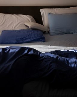 𝐌𝐚𝐢𝐬𝐨𝐧 𝐝𝐮 𝐓𝐚𝐭𝐚̀ 𝐧𝐨𝐧 𝐞̀:Un resort con spa e piscinaUn agriturismo con animazioneUn B&B con colazione a buffet𝐄̀:✓ 6 appartamenti in una casa di famiglia✓ Montagne fuori da ogni finestra✓ Zero programmi obbligatoriNon organizziamo le tue giornate.Ti diamo lo spazio per respirare.Marzo &egrave; il mese perfetto:la neve che si ritira, l&rsquo;aria che si addolcisce,nessuno che ti chiede "𝑐𝑜𝑠𝑎 𝑓𝑎𝑟𝑎𝑖 𝑜𝑔𝑔𝑖?"𝗧𝗿𝗮 𝗹𝗲 𝗺𝗼𝗻𝘁𝗮𝗴𝗻𝗲 𝗱𝗲𝗹𝗹𝗮 𝗩𝗮𝗹𝗹𝗲 𝗱'𝗔𝗼𝘀𝘁𝗮𝟲 𝗮𝗽𝗽𝗮𝗿𝘁𝗮𝗺𝗲𝗻𝘁𝗶 &bull; 𝗖𝗮𝘀𝗮 𝘀𝘁𝗼𝗿𝗶𝗰𝗮 &bull; 𝗚𝗲𝘀𝘁𝗶𝗼𝗻𝗲 𝗳𝗮𝗺𝗶𝗹𝗶𝗮𝗿𝗲𝑺𝒆 𝒒𝒖𝒆𝒔𝒕𝒐 𝒕𝒊 𝒔𝒆𝒎𝒃𝒓𝒂 𝒇𝒂𝒕𝒕𝒐 𝒑𝒆𝒓 𝒕𝒆,𝑺𝒄𝒓𝒊𝒗𝒊 "𝑴𝑨𝑹𝒁𝑶" 𝒊𝒏 𝑫𝑴 𝒑𝒆𝒓 𝒄𝒐𝒏𝒐𝒔𝒄𝒆𝒓𝒆 𝒍𝒆 𝒅𝒊𝒔𝒑𝒐𝒏𝒊𝒃𝒊𝒍𝒊𝒕𝒂̀.#MaisonDuTat&agrave; #MaisonDuTata #ValleDAosta #AostaValley #AnteySaintAndre#Ospitalit&agrave;Autentica #CasaDiMontagna #CasaConStoria #LuoghiDellAnima#RifugioDiMontagna #SlowTravelItaly #Tempolento #RitmiLenti#LussoDiscreto #MontagnaItaliana #MontagnaVera #VivereLaMontagna