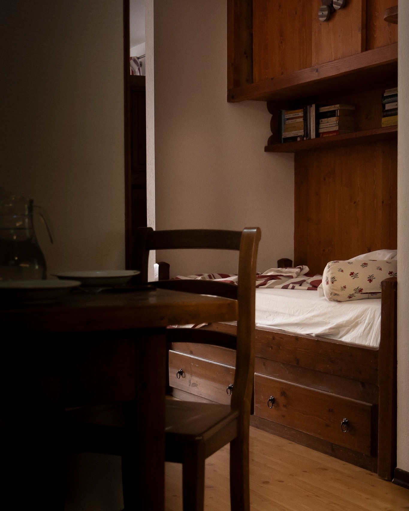 𝐀𝐛𝐛𝐢𝐚𝐦𝐨 𝐬𝐞𝐦𝐩𝐫𝐞 𝐩𝐚𝐫𝐥𝐚𝐭𝐨 𝐝𝐢 𝐭𝐞𝐦𝐩𝐨.Ad aprile parleremo di spazio.𝐷𝑖 𝑐𝑜𝑚𝑒 𝑠𝑖 𝑎𝑏𝑖𝑡𝑎 𝑑𝑎𝑣𝑣𝑒𝑟𝑜 𝑢𝑛 𝑙𝑢𝑜𝑔𝑜.𝐷𝑖 𝑐𝑜𝑠𝑎 𝑠𝑖𝑔𝑛𝑖𝑓𝑖𝑐𝑎 𝑠𝑒𝑛𝑡𝑖𝑟𝑠𝑖 𝑎 𝑐𝑎𝑠𝑎 𝑠𝑒𝑛𝑧𝑎 𝑝𝑜𝑠𝑠𝑒𝑑𝑒𝑟𝑒 𝑛𝑖𝑒𝑛𝑡𝑒.Maison du Tatà non è solo un soggiorno.È un modo diverso di stare.𝑺𝒆 𝒗𝒖𝒐𝒊 𝒄𝒐𝒏𝒕𝒊𝒏𝒖𝒂𝒓𝒆 𝒒𝒖𝒆𝒔𝒕𝒐 𝒓𝒂𝒄𝒄𝒐𝒏𝒕𝒐 𝒄𝒐𝒏 𝒏𝒐𝒊, 𝒓𝒆𝒔𝒕𝒂.Il prossimo mese cambia prospettiva.𝐿’𝑢𝑙𝑡𝑖𝑚𝑜 𝑎𝑝𝑝𝑎𝑟𝑡𝑎𝑚𝑒𝑛𝑡𝑜 𝑒̀ 𝑠𝑝𝑒𝑠𝑠𝑜 𝑞𝑢𝑒𝑙𝑙𝑜 𝑐ℎ𝑒 𝑡𝑟𝑜𝑣𝑎 𝑐ℎ𝑖 𝑛𝑒 𝑎𝑣𝑒𝑣𝑎 𝑝𝑖𝑢̀ 𝑏𝑖𝑠𝑜𝑔𝑛𝑜.#MaisonDuTatà #UltimoWeekend #WeekendLento #ValleDAosta #MontagnaCheAccoglie #RiposoVero #TempoPerTe #RallentareQui