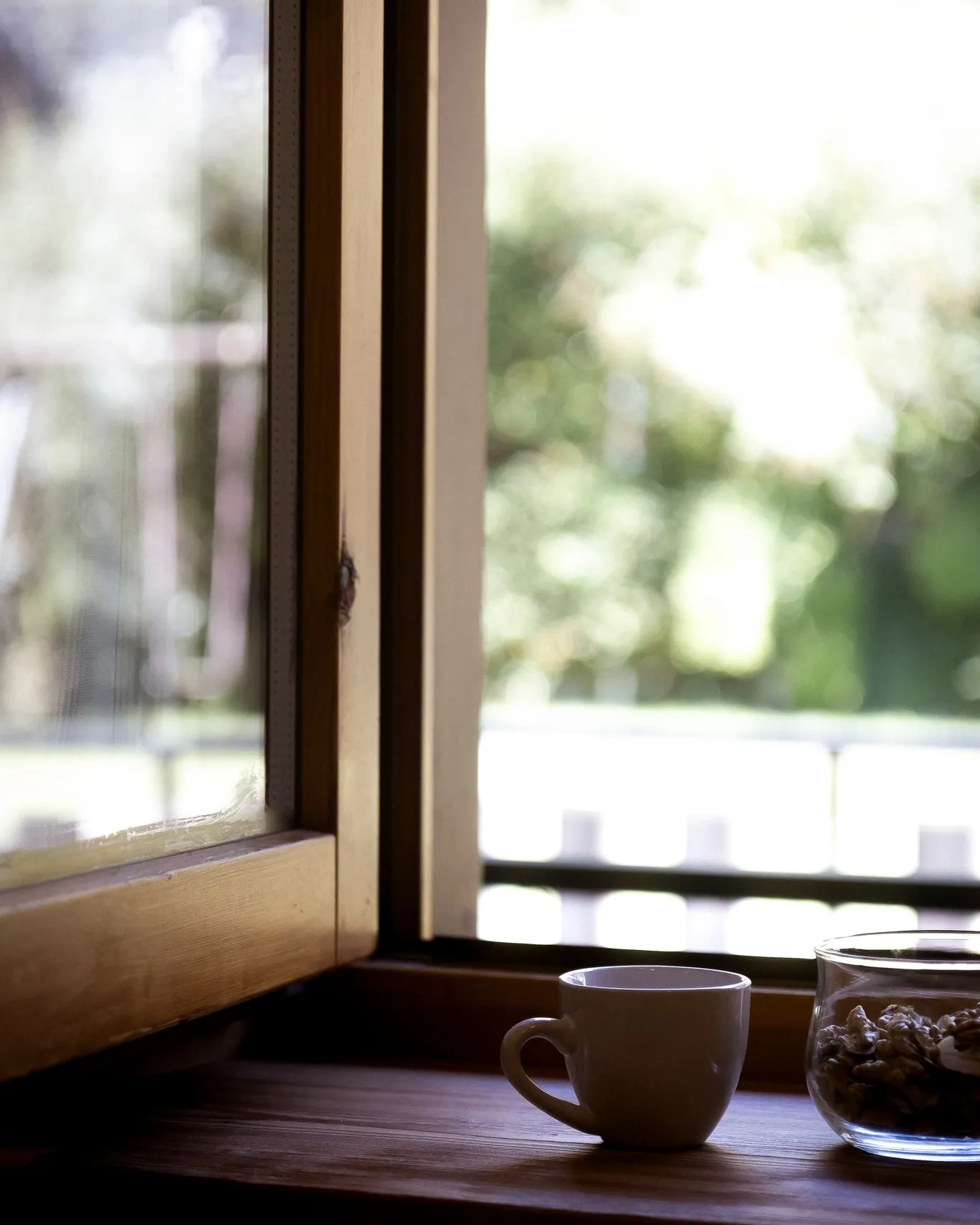 𝐋𝐚 𝐧𝐨𝐬𝐭𝐫𝐚 𝐜𝐚𝐬𝐚 𝐜𝐚𝐦𝐛𝐢𝐚prima ancora del paesaggio.La luce entra in modo diverso.Le finestre restano aperte un po&rsquo; di pi&ugrave;.I gesti diventano pi&ugrave; lenti,ma pi&ugrave; vivi.&Egrave; questo che amo di marzo.Non &egrave; un&rsquo;esplosione.&Egrave; un inizio sottile.Qui la primavera non si annuncia.Si insinua.Come certe decisioni importanti.𝑺𝒆 𝒂𝒏𝒄𝒉𝒆 𝒕𝒖 𝒔𝒆𝒏𝒕𝒊 𝒒𝒖𝒆𝒔𝒕𝒐 𝒎𝒐𝒎𝒆𝒏𝒕𝒐, 𝒍𝒐 𝒓𝒊𝒄𝒐𝒏𝒐𝒔𝒄𝒊.#MaisonDuTat&agrave; #PrimaveraLenta #ViverePiano #TempoCheCambia #ValleDAosta #MontagnaCheAccoglie #RallentareQui #LuceNaturale