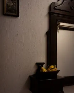 𝐍𝐨𝐧 𝐞̀ 𝐥𝐚 𝐏𝐚𝐬𝐪𝐮𝐚.È come scegli di viverla.C’è chi riempie le giornate.E chi le lascia finalmente respirare.Una tavola semplice.Un caffè che si raffredda piano.Una stanza in cui la luce si ferma più a lungo.Nessun programma.Nessuna fretta.Solo tempo che torna ad essere tuo.𝐴 𝑣𝑜𝑙𝑡𝑒 𝑛𝑜𝑛 𝑠𝑒𝑟𝑣𝑒 𝑝𝑎𝑟𝑡𝑖𝑟𝑒.𝑆𝑒𝑟𝑣𝑒 𝑐𝑎𝑚𝑏𝑖𝑎𝑟𝑒 𝑟𝑖𝑡𝑚𝑜.𝑬 𝒕𝒖, 𝒄𝒐𝒎𝒆 𝒗𝒖𝒐𝒊 𝒗𝒊𝒗𝒆𝒓𝒍𝒂 𝒒𝒖𝒆𝒔𝒕’𝒂𝒏𝒏𝒐?#maisondutata #slowlivingitaly #ritmolento #tempopertè #casacheaccoglie #ospitalitaautentica #vivereconcalma #pausavera #spaziperstare #valledaosta #aostavalley #montagnaitaliana #luoghidellanima #viaggiolento #sentirsibene